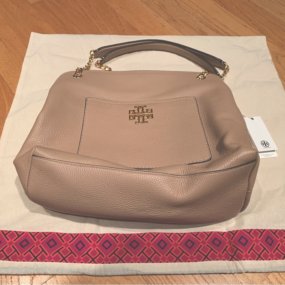 NWT Tory Burch Britton Devon Sand hobo with dust jacket